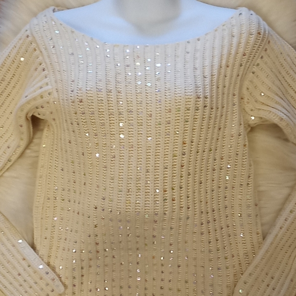 Cache Sweater with Sequins - Picture 10 of 11